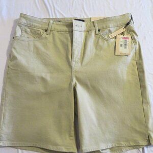 NWT NYDJ Ella Straight Side Slit Denim Shorts Size 16 Beige Cream Feather